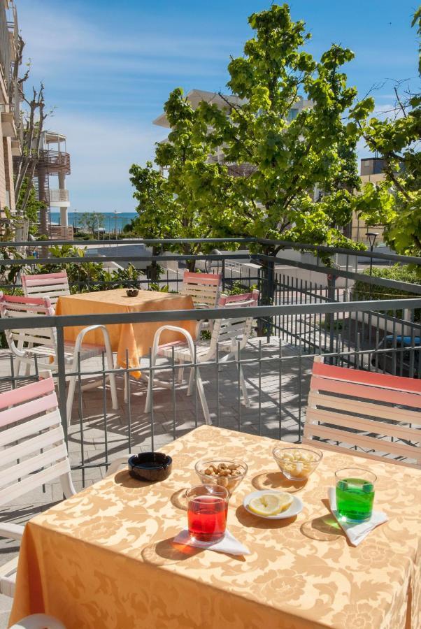 Hotel Holiday Sunshine Summer Misano Adriatico Exterior photo
