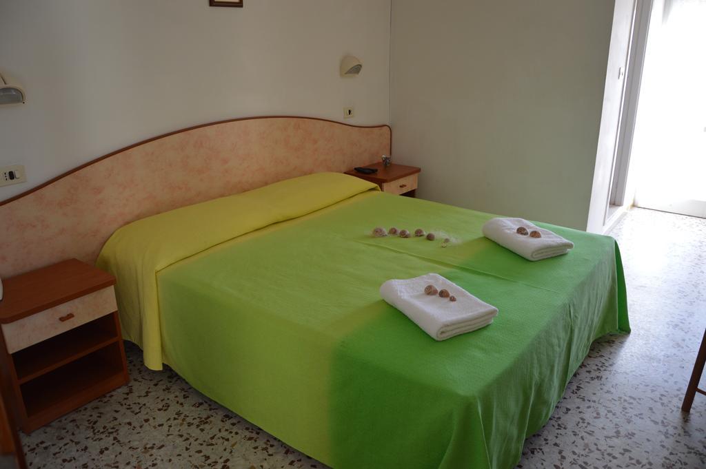 Hotel Holiday Sunshine Summer Misano Adriatico Room photo